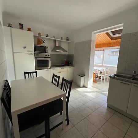 Walk - Free Connections Aparthotel *