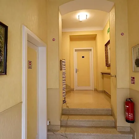 Walk - Free Connections Aparthotel *