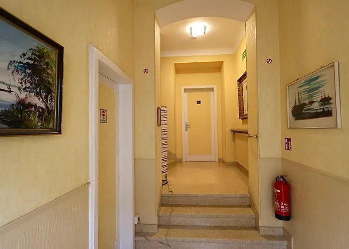 Walk - Free Connections Aparthotel *