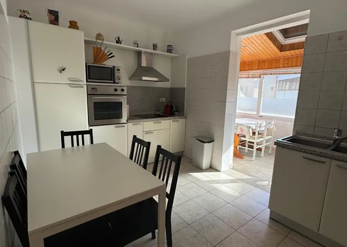 Walk - Free Connections Aparthotel *